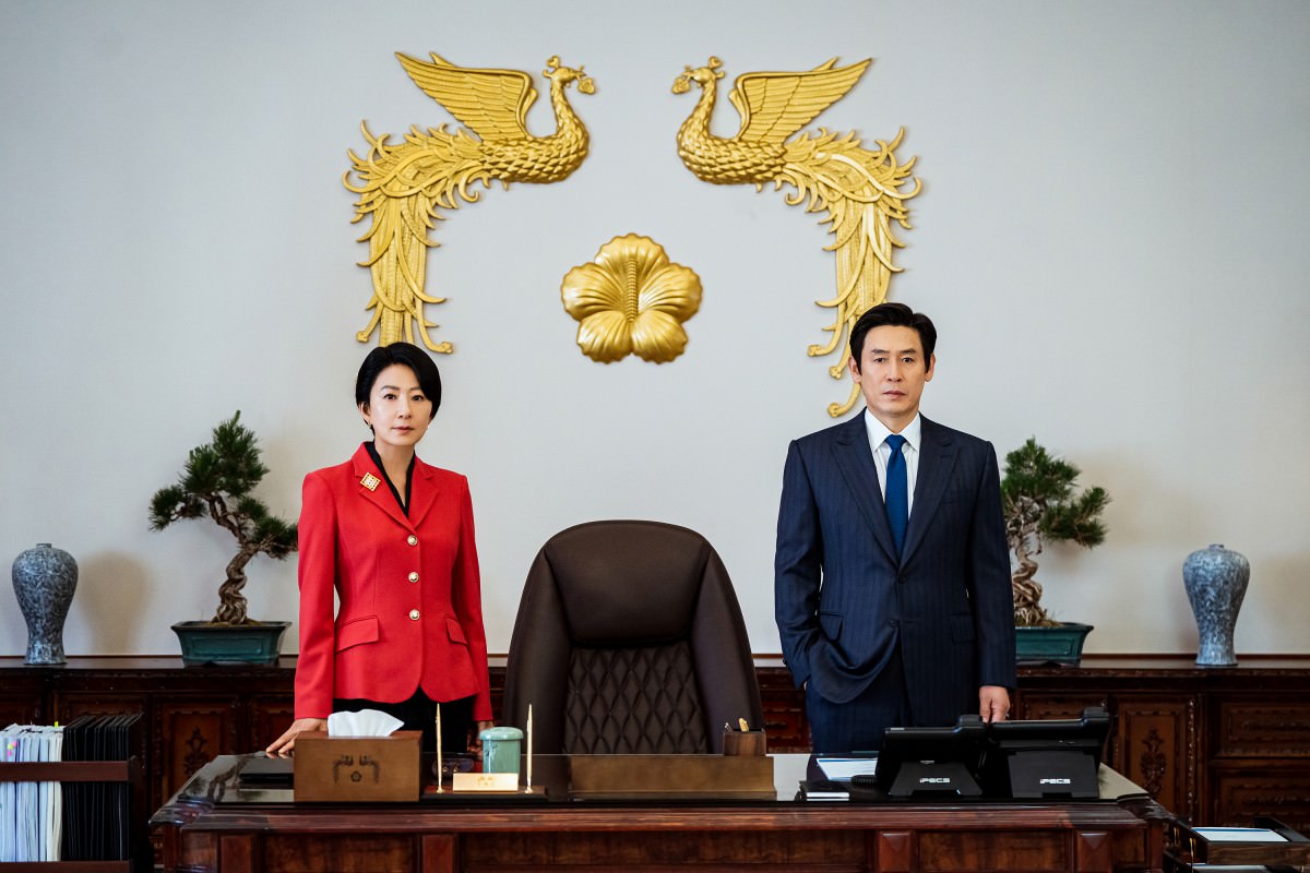 Netflix《政壇旋風》薛景求、金喜愛