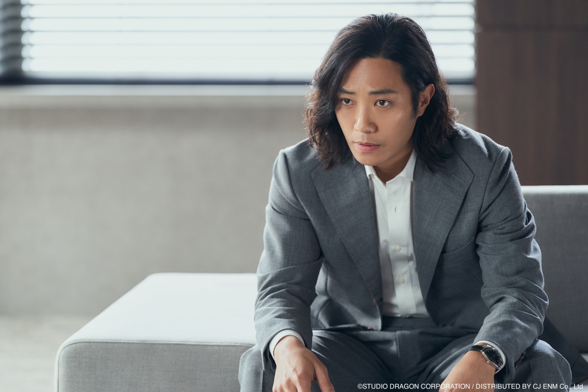 《The-Auditors監察》晉久雖然飾演反派，但是又痞又帥的演出讓觀眾討厭不起來
