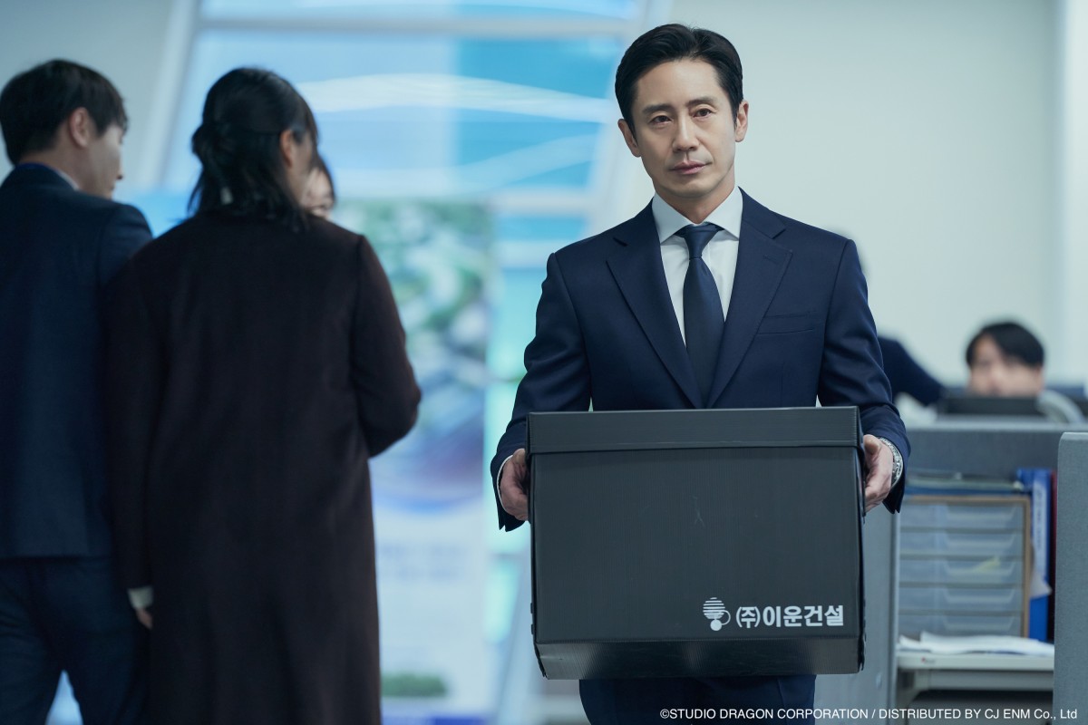 《The-Auditors監察》申河均在該劇播出後，立刻在韓國登上演員話題排行榜上第二名