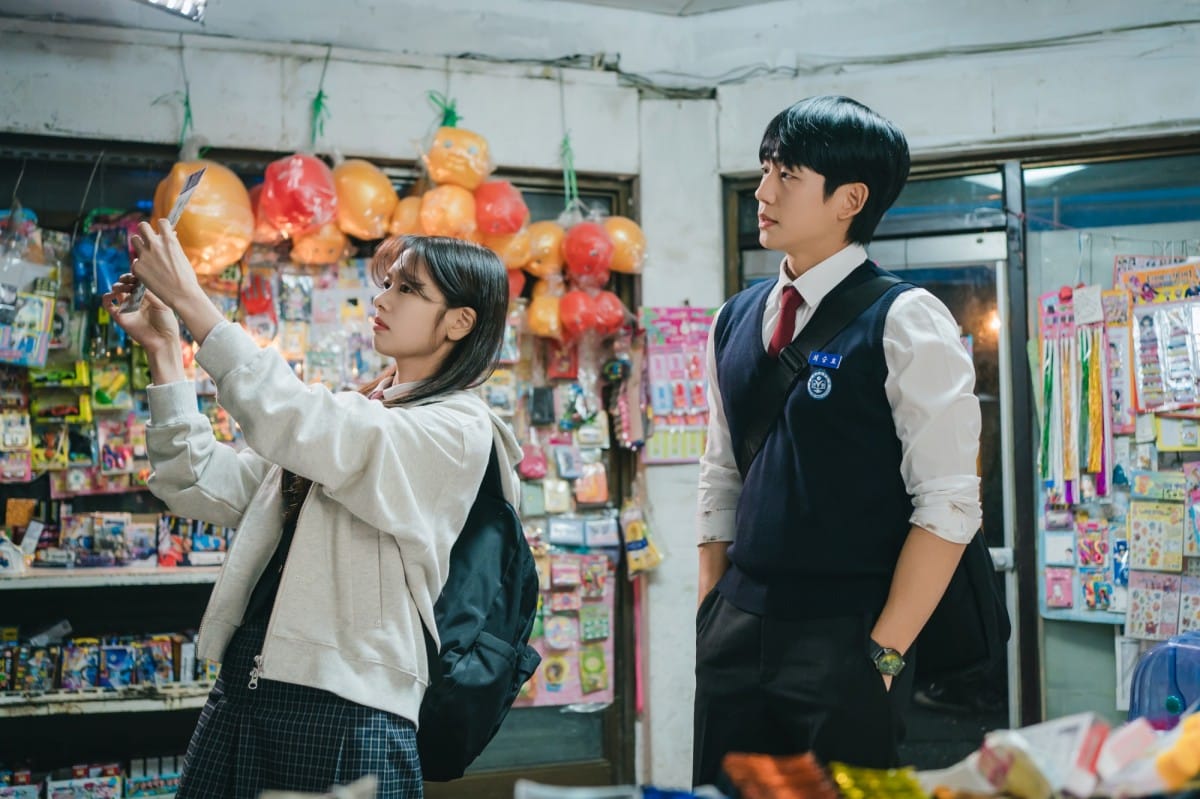 Netflix韓劇《媽媽朋友的兒子》「歡喜冤家CP」庭沼珉一招鎖喉…把丁海寅吃得死死的!青梅竹馬羅曼史超甜! - 第3張圖 Netflix韓劇《媽媽朋友的兒子》庭沼珉、丁海寅