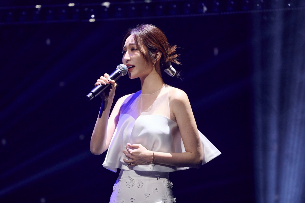 「角頭 GATAO 唱演會」曾莞婷透過劇中角色緬懷龍劭華：「我雖然不是一個乖女兒，但謝謝你總替我想，像大樹一樣庇蔭我，叮嚀我做人處事的道理。」
