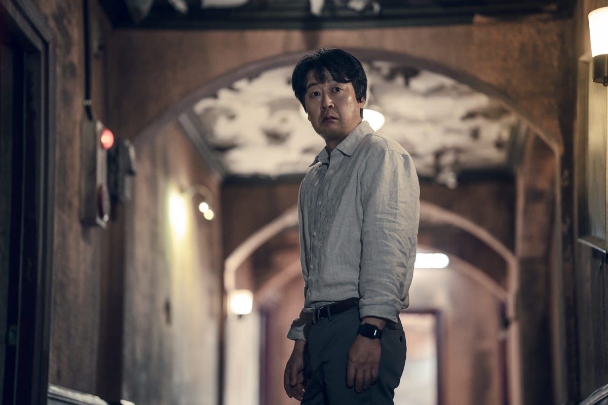 Netflix懸疑韓劇《無聲蛙鳴》8月上線!高旻示毛骨悚然黑化「瘋出新高度」!謎樣女人造訪平靜民宿大開殺戒! - 第2張圖 Netflix懸疑韓劇《無聲蛙鳴》金倫奭飾全瑛夏