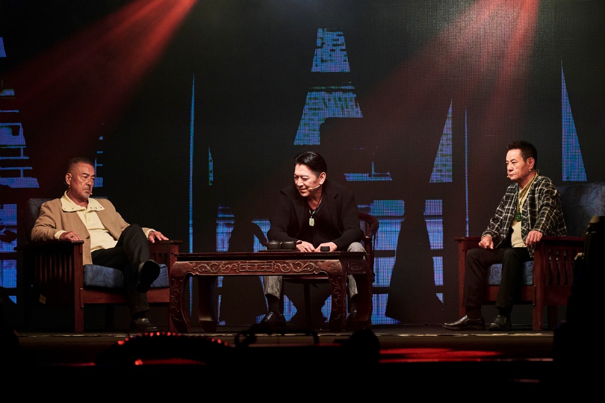 「角頭唱演會」緬懷黃鴻升場面動容!王陽明聯手張懷秋「五虎將」互相叫囂,散場嗆觀眾「都給我坐下!」 - 第5張圖 「角頭 GATAO 唱演會」蔡振南、高捷、龍天翔同台飆戲