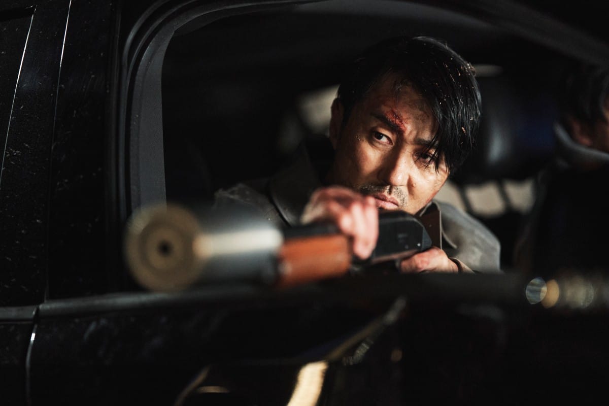 今夏最強血腥動作片《暴君》4集一次上線!《魔女》血腥美學回歸!金宣虎完美黑化、瘋批「爆頭哥」車勝元殺人不眨眼 - 第5張圖 Disney+韓劇《暴君》金宣虎、車勝元、金剛于、趙允秀