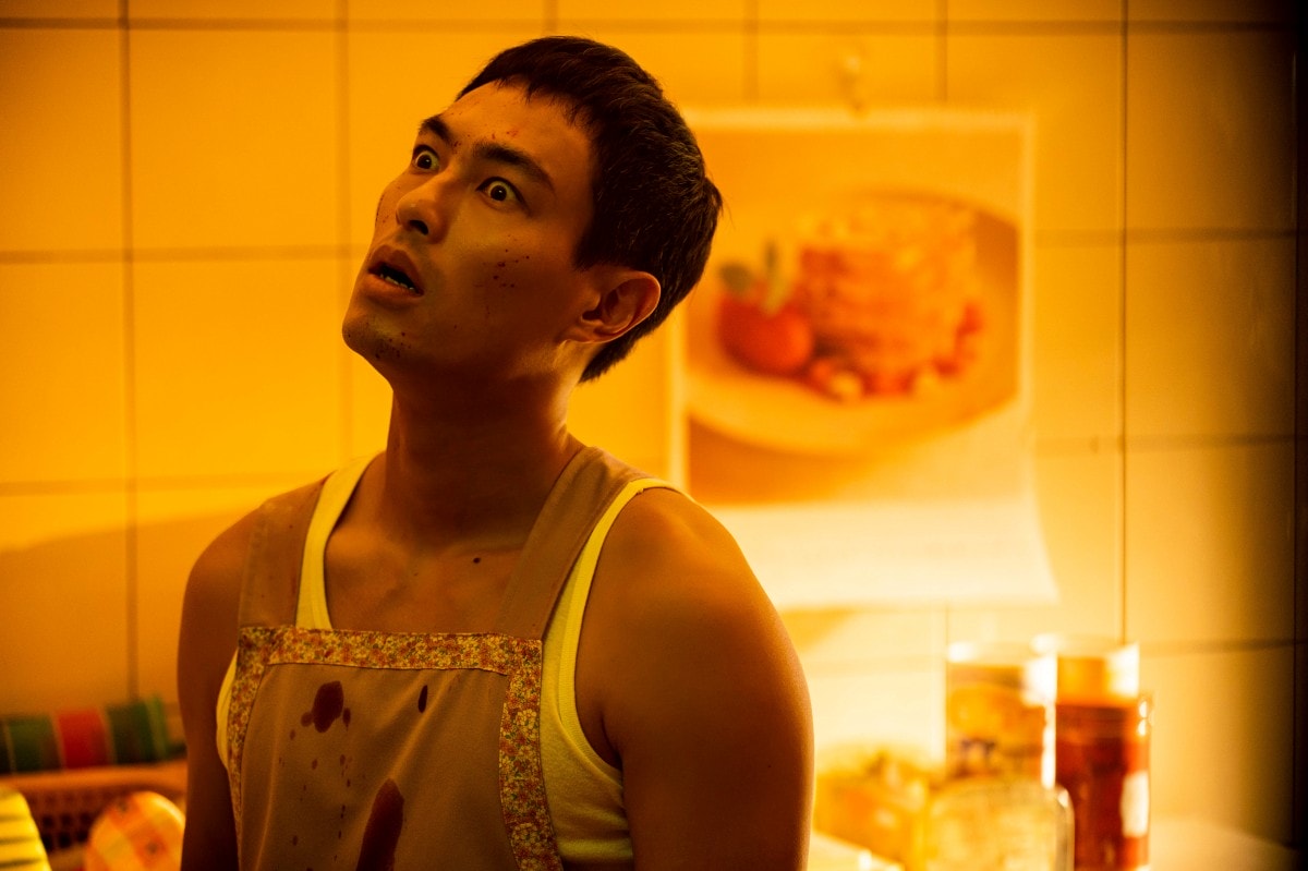 Netflix《正港分局》全員超瘋演出:許光漢高唱洗腦「瑪爾濟斯之歌」!楊祐寧「變態殺人魔」瘋魔演出、坤達油頭瘋跳應援舞! - 第5張圖 Netflix《正港分局》楊祐寧「變態殺人魔」太到位-完美呈現瘋魔變態樣