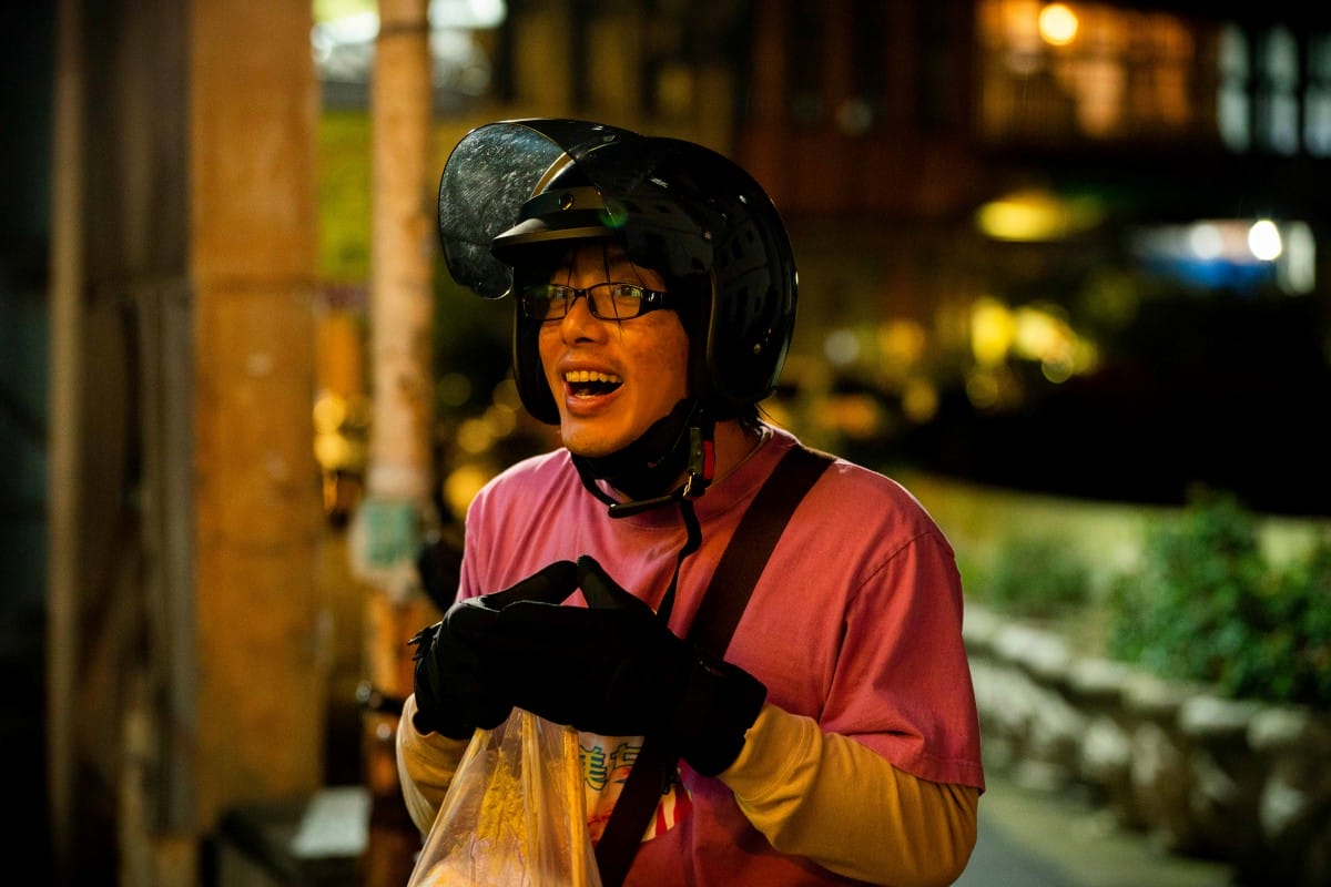 Netflix《正港分局》謝坤達新造型瀏海好油！詮釋茂木由美瘋粉的「外送員」謝正達