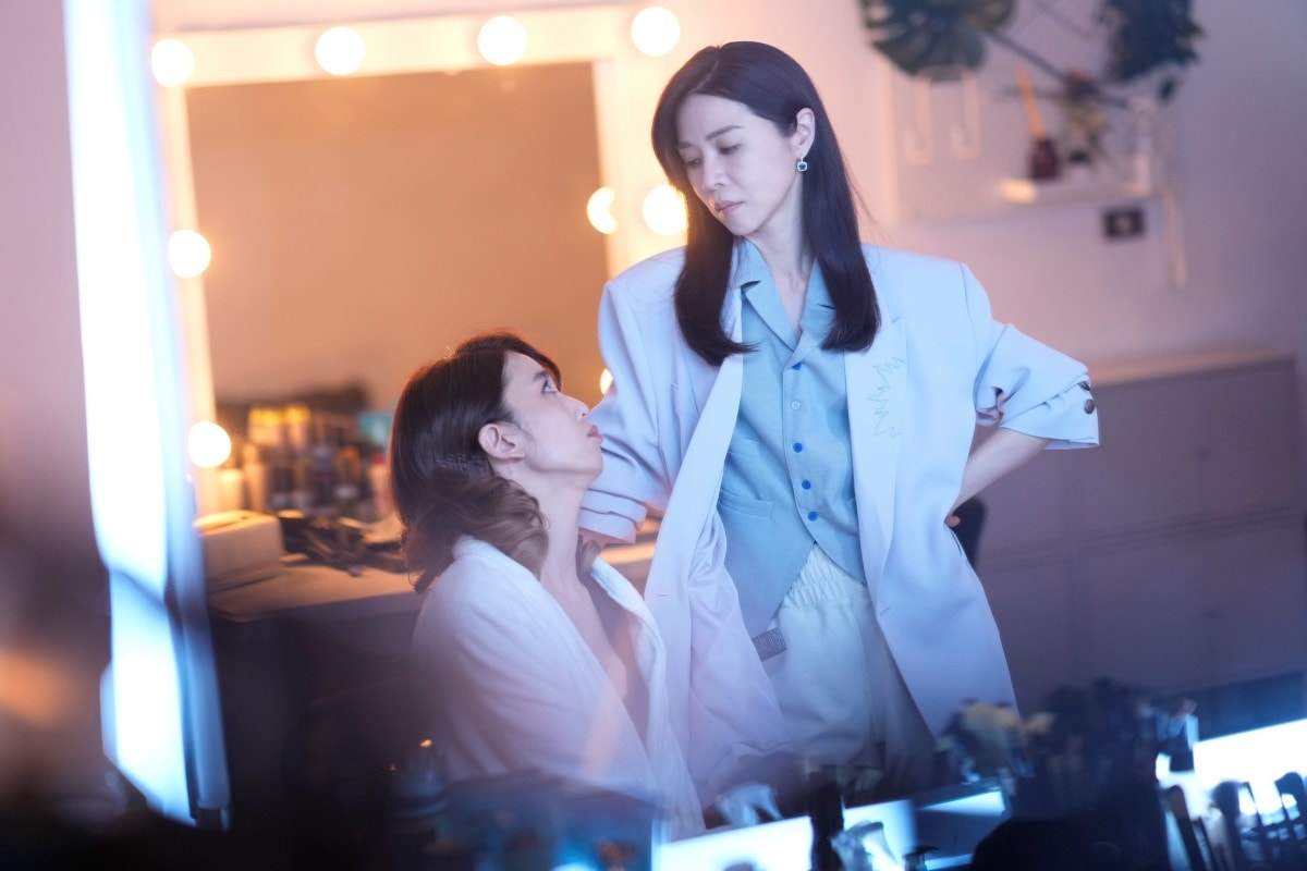 Netflix《影后》謝盈萱飾演王牌製作人成導演老公薛仕凌重要幕後推手，也擔任陳庭妮的經紀人