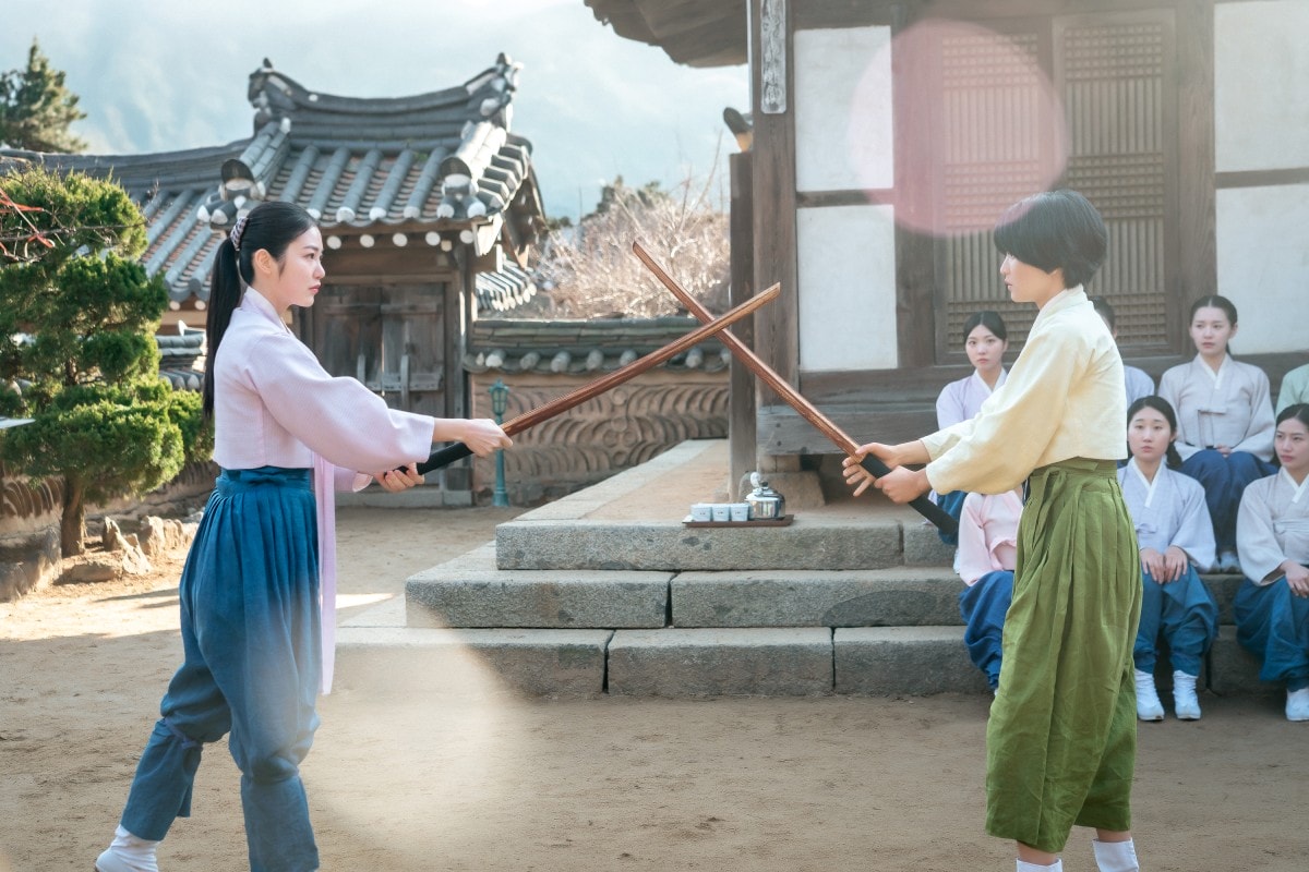 《正年》鄭恩彩化身「白馬王子」引爆話題!「劇中死對頭,戲外好姊妹」辛叡恩寫信告白金泰梨! - 第1張圖 《正年》辛叡恩、金泰梨、鄭恩彩