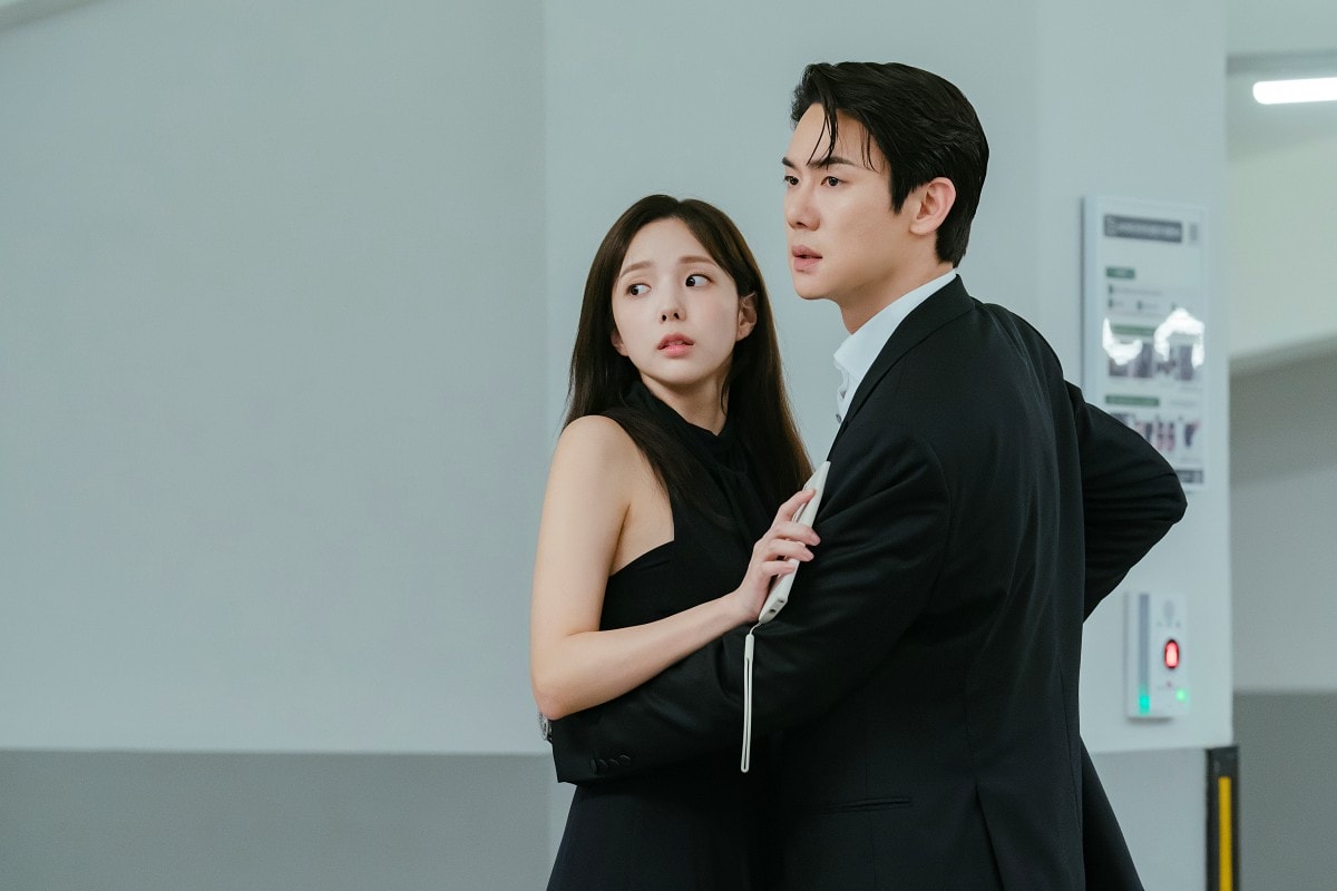 Netflix韓劇《現在撥打的電話》「青瓦臺發言人」柳演錫接到威脅電話!妻子蔡秀彬竟然遭到綁架…. - 第2張圖 《現在撥打的電話》柳演錫、蔡秀彬