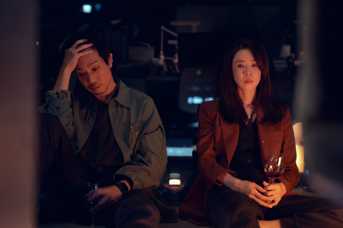 「在這個圈子不會有真正朋友」Netflix《影后》正式預告曝光!昔日閨蜜謝盈萱vs楊謹華雙后殘酷競爭 - 第2張圖 Netflix台劇《影后》謝盈萱為了幫助導演老公薛仕凌的事業而退居幕後
