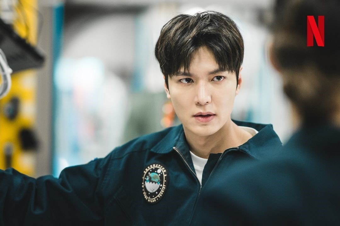 Netflix 2025韓劇《問問星星吧》李敏鎬