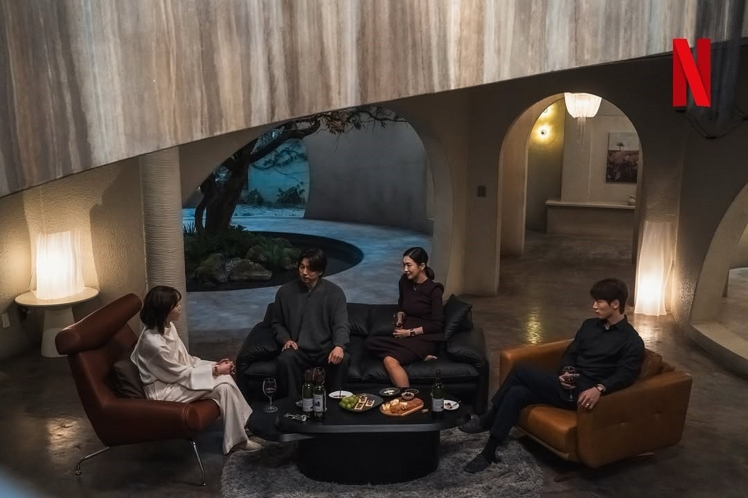 Netflix韓劇《一箱情緣》鄭潤廈、趙珆乾、金東源周旋孔劉與徐玄振，上演錯綜複雜多角關係