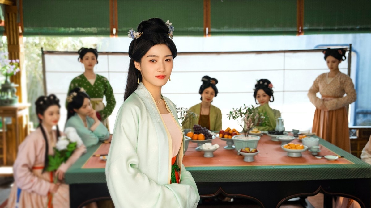 Netflix古裝愛情劇《五福臨門》盧昱曉飾演有勇有謀，扛得起擔子的酈家三娘子康寧