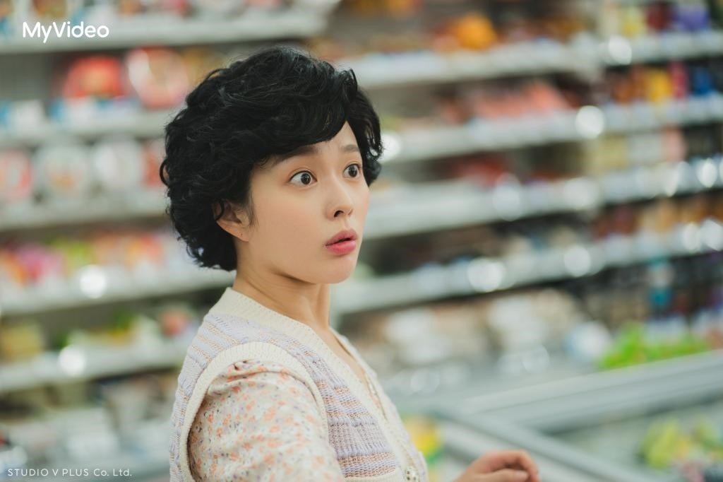 《回到20歲》鄭知蘇化身靈魂70歲、身體卻回到20歲芳齡的少女。