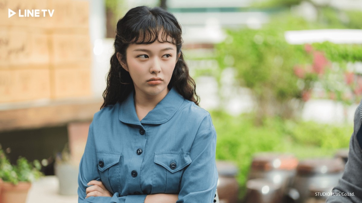 韓劇《回到20歲》鄭知蘇飾演20歲外表但靈魂是70歲奶奶的少女