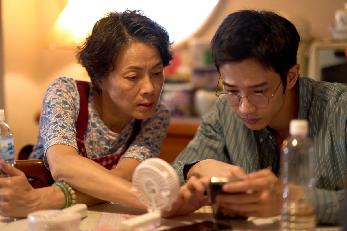 Netflix台劇《童話故事下集》劉以豪裸身洗澡遭柯佳嬿「家暴」直呼很享受!夫妻倆上演相愛相殺婚姻生活! - 第4張圖 Netflix台劇《童話故事下集》柯淑勤飾劉以豪媽媽-表面開明實則總是「放不下」