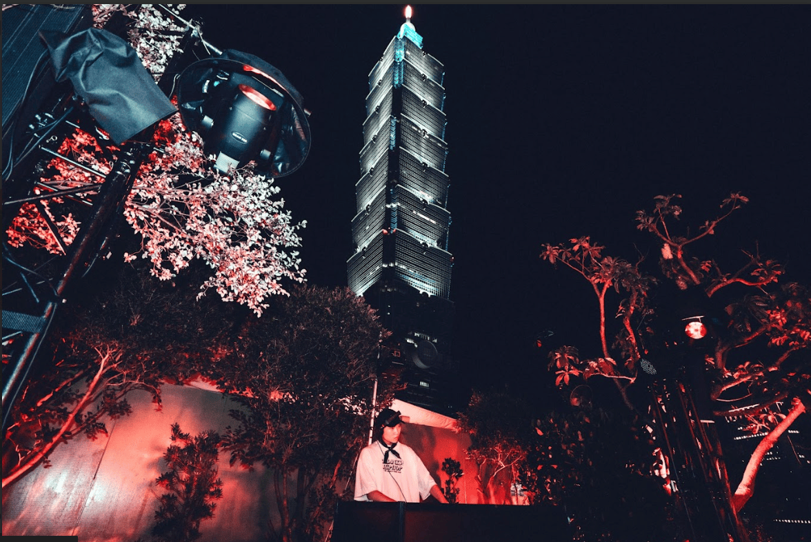 免費入場!「首都銀樓」攜手信義區酒吧「Ditto Taipei」打造Sliver Ditto派對 :4大DJ輪番登場Non-stop狂歡整夜 - 第2張圖 「首都銀樓」攜手信義區酒吧「Ditto Taipei」打造「Sliver Ditto」派對