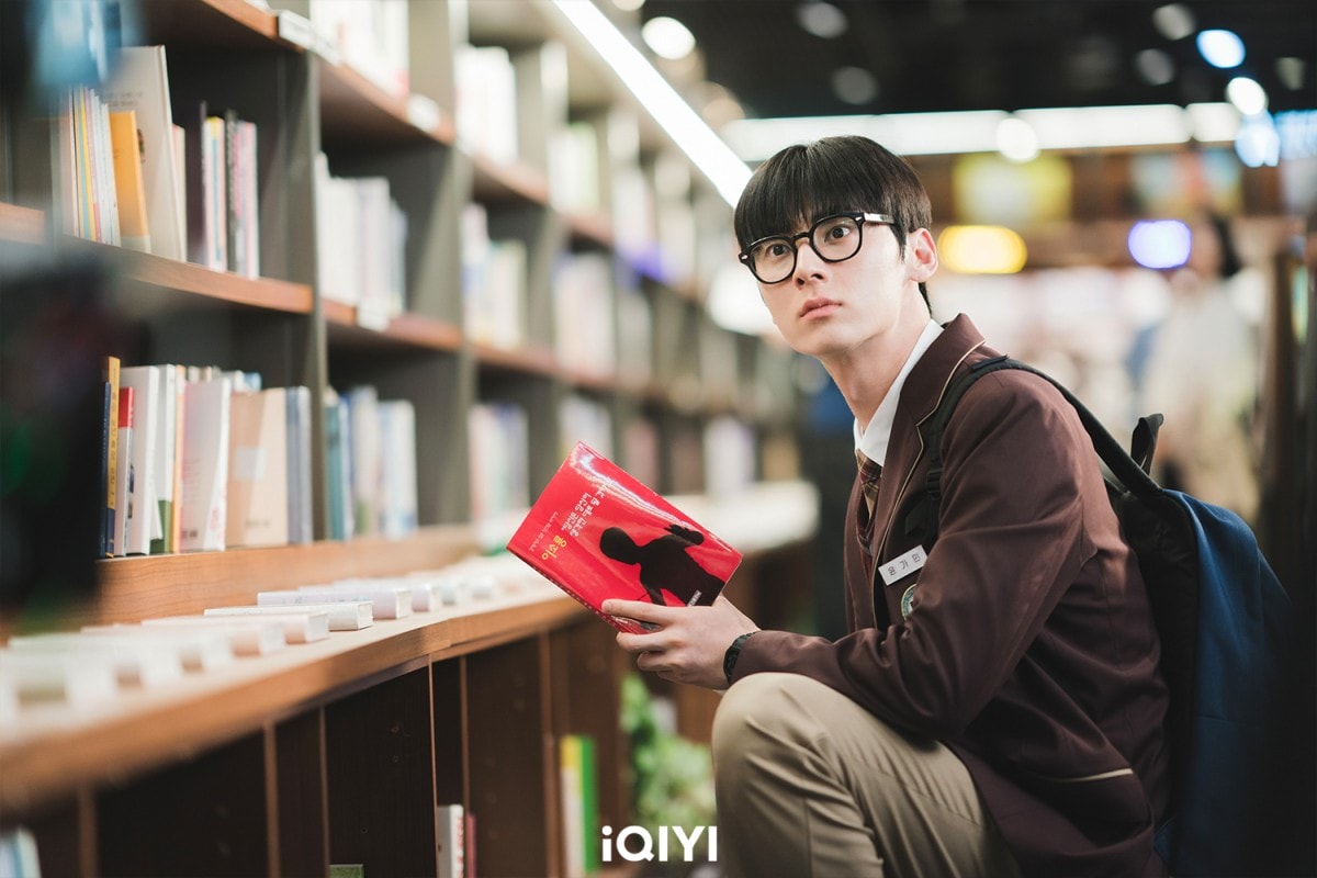 《流氓讀書會》黃旼炫從學渣變打架王!拳拳到肉制伏校園惡霸!英雄救美韓智恩使出雙節棍1打6輕鬆完勝 - 第3張圖 《流氓讀書會》黃旼炫
