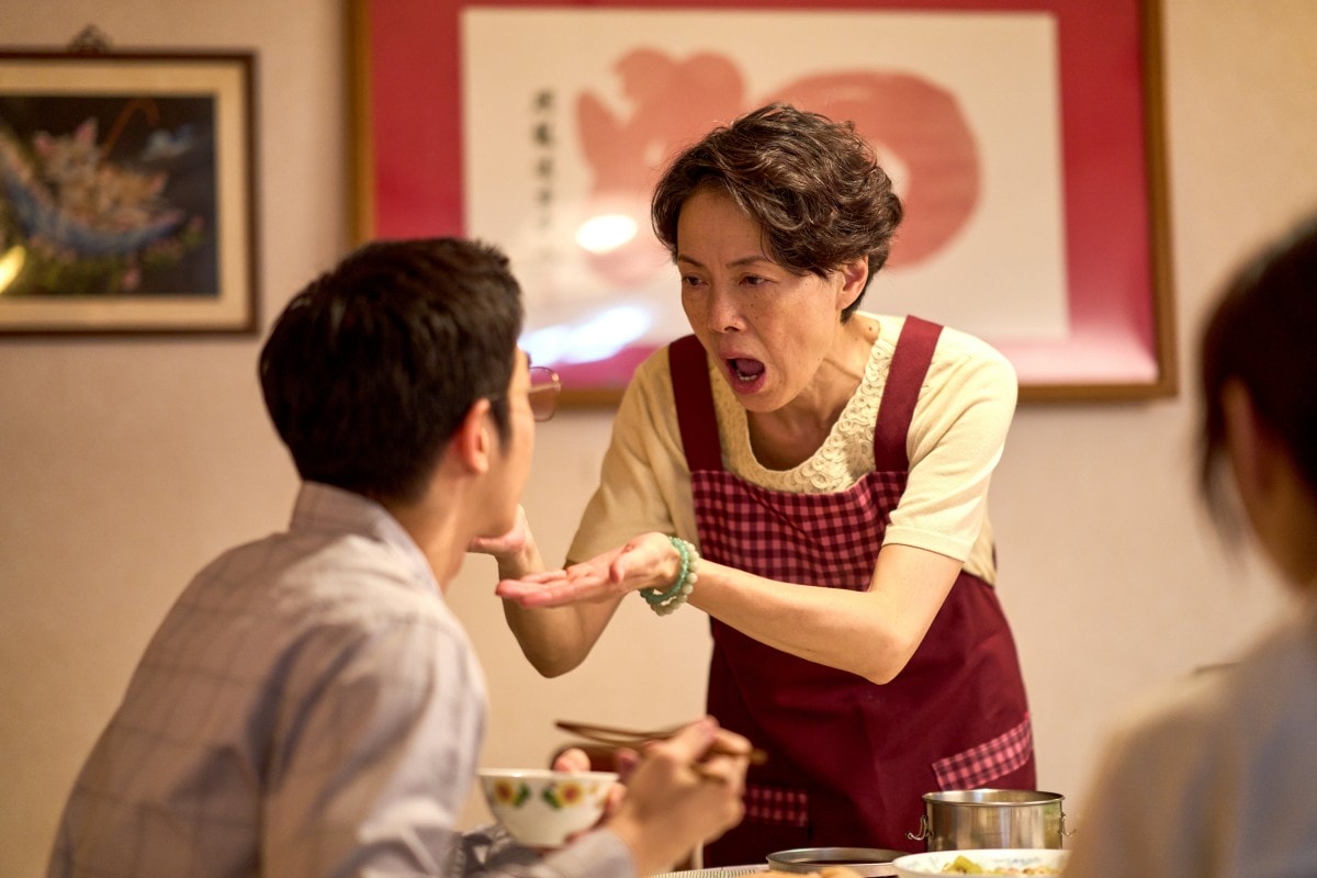 Netflix《童話故事下集》劉以豪飾媽寶老公「上演母子餵食秀」