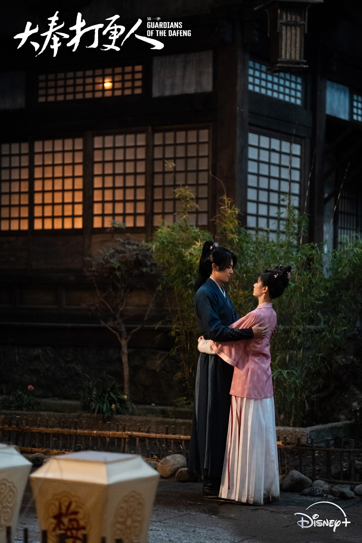 《大奉打更人》許七安（左，王鶴棣-飾）與臨安公主（右，田曦薇-飾）長達60秒的浪漫之吻引發觀眾直呼充滿粉紅泡泡