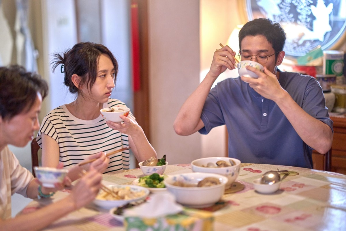 Netflix《童話故事下集》柯佳嬿受不了劉以豪這年紀了還被媽媽柯淑勤餵來餵去