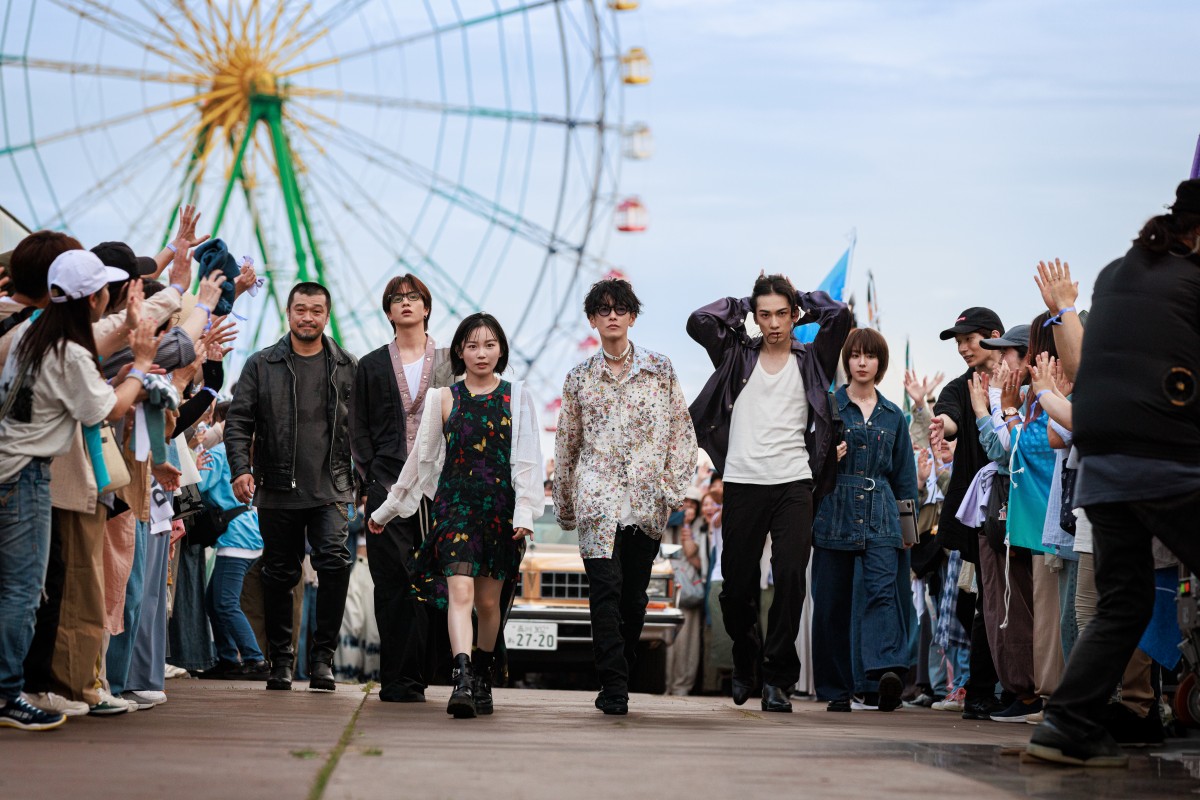【2025 Netflix 7月片單推薦】韓戀綜《母胎單身戀愛大作戰》、姜河那驚悚片《牆外之音》、金南佶&金英光動作韓劇《槍口彼端》 - 第20張圖 Netflix影集《玻璃之心》7/31