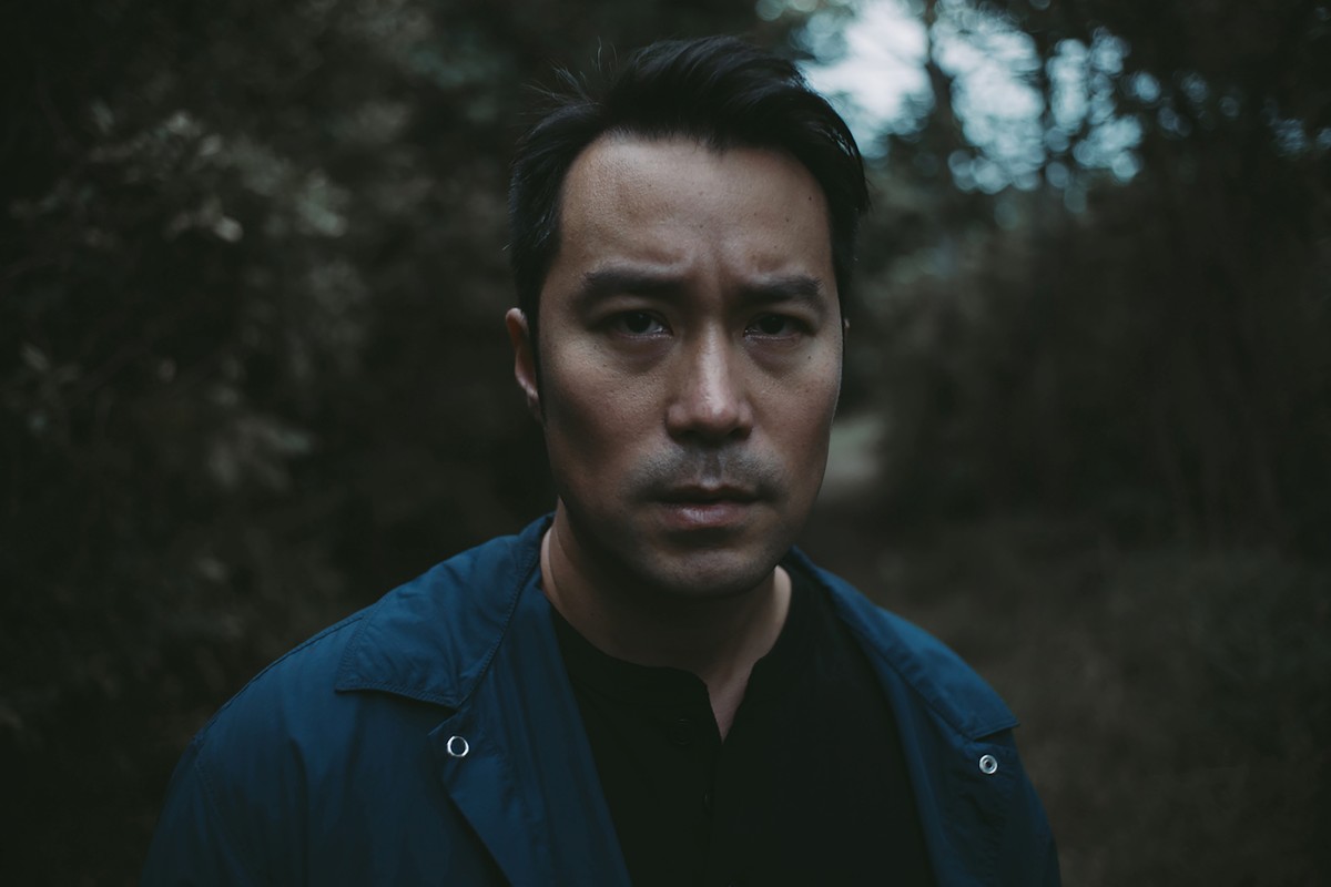 《深度安靜》張孝全飾演外表堅毅、內心糾結的丈夫「諭明」，展現極致壓抑的精湛演技。