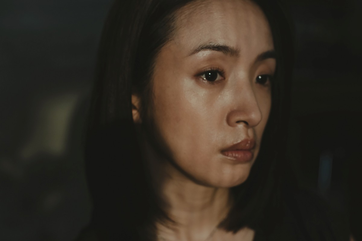 《深度安靜》林依晨挑戰詮釋深陷心理困境的妻子「依庭」，在壓抑與崩潰之間遊走，演出令人屏息。