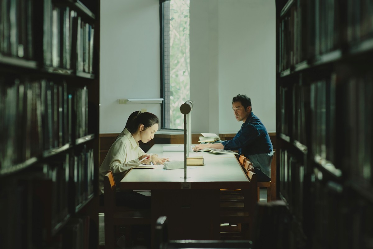 《深度安靜》釋出19秒超前導預告，張孝全（右）與林依晨在大學圖書館的「Deep-Quiet-Room」相識展開故事。