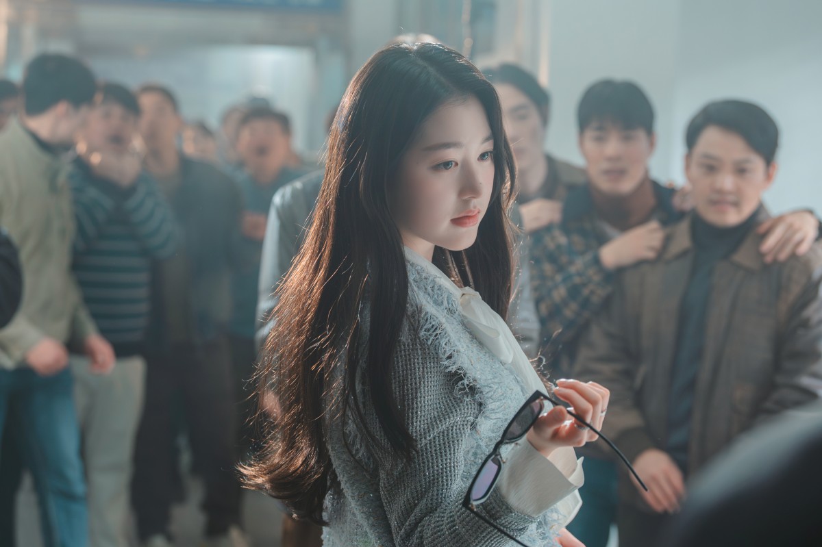 《金子般我的明星》頂級女明星嚴正化「失憶+沈睡25年」聯手偽裝成經紀人的刑警宋承憲重返人生巔峰 - 第4張圖 《金子般我的明星》嚴正化、宋承憲、張多皒