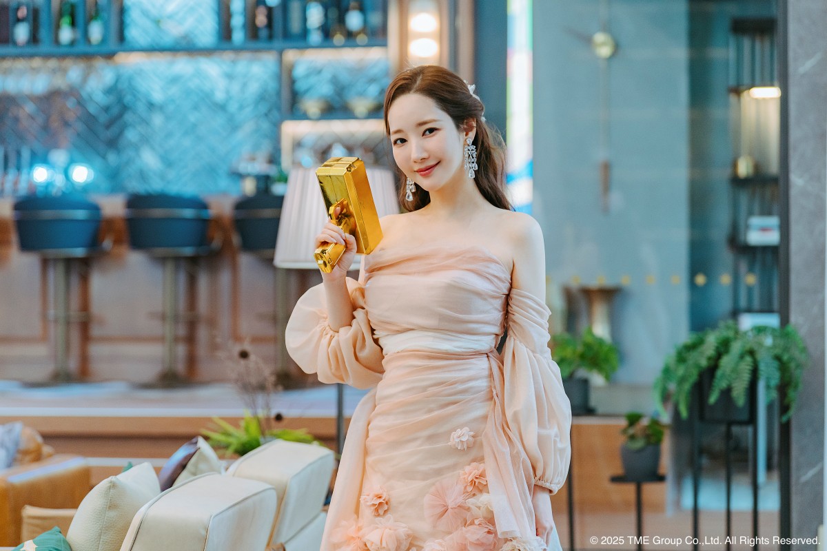 《行騙天下KR》朴敏英在劇中看似是多金白富美，實則為天才反社會份子