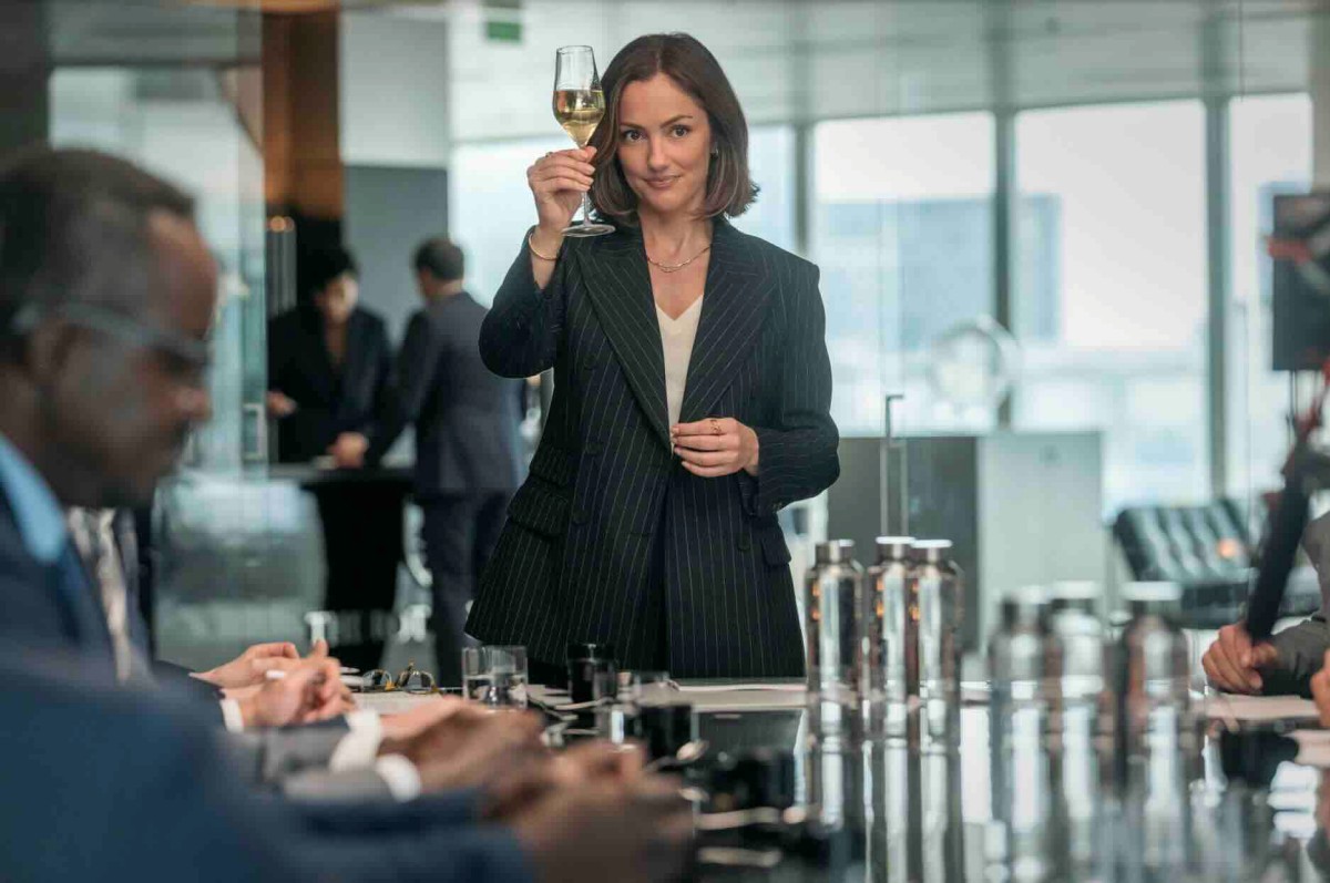 【2025 Netflix 11月片單推薦】韓劇《一吻爆炸》張基龍&安恩真社內羅曼史、台劇《如果我不曾見過太陽:一部曲》曾敬驊&李沐校園禁忌愛戀 - 第15張圖 Netflix影集《香檳情緣》11/19