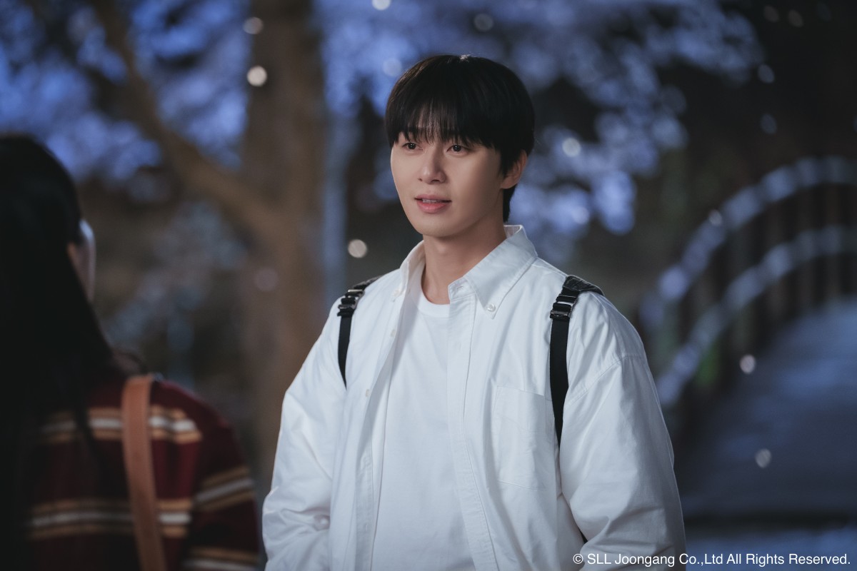 《等待京道》朴敘俊飾演娛樂記者。