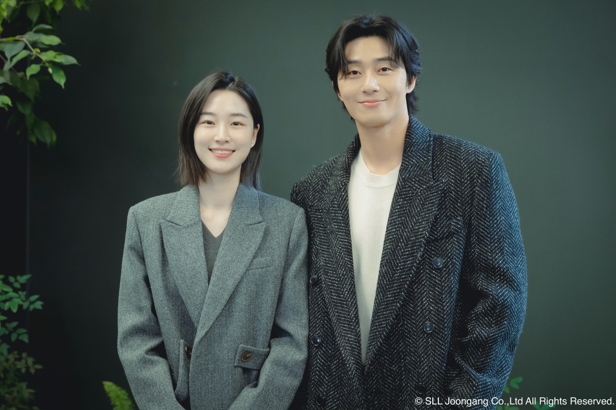 《等待京道》朴敘俊（右）和元志安相差約11歲，但看起來相當登對。