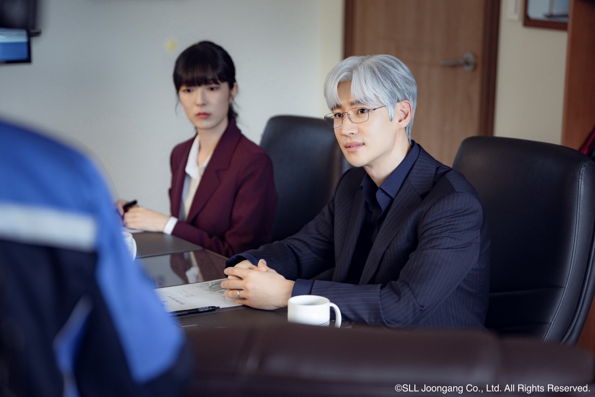 《協商的技術》大結局收視突破10，主演李帝勳（右）再度證明「爆款劇男神」實力。