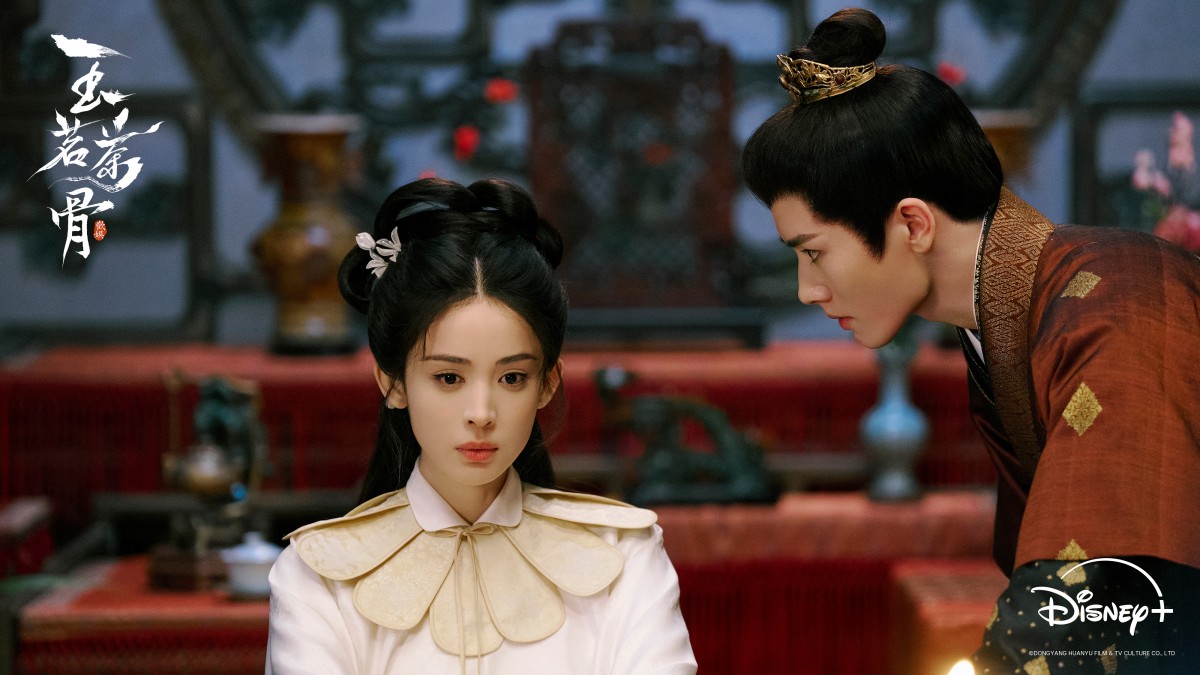 《玉茗茶骨》侯明昊化身「最帥綠茶」告白娜札「我想娶妳為妻」後同床共眠…古力娜札主動上床獻吻大膽回應「今夜做夫妻有何不好?」 - 第3張圖 Disney+《玉茗茶骨》侯明昊、古力娜札