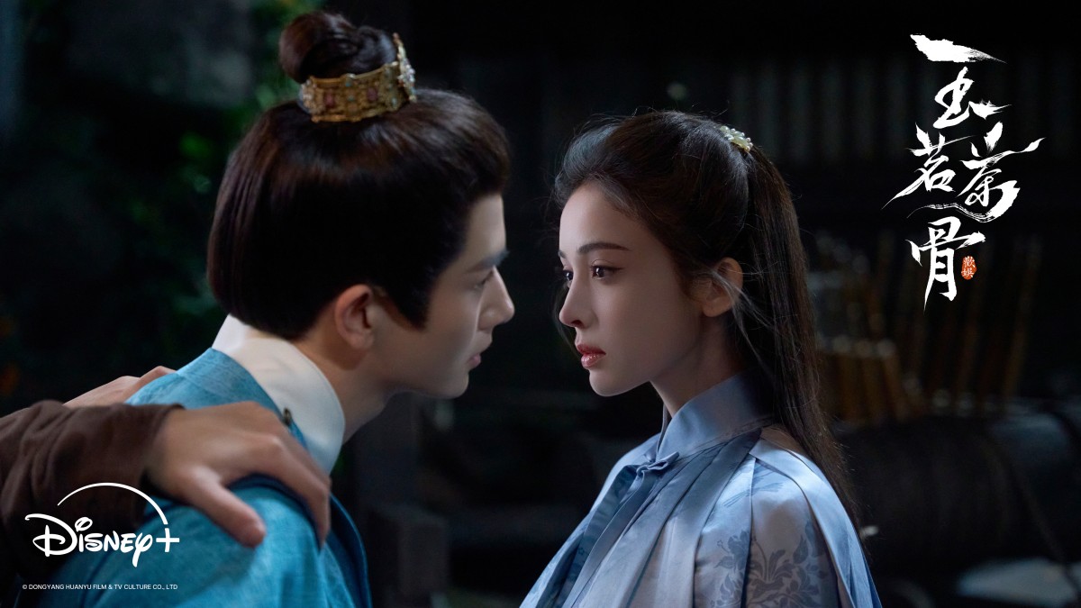 《玉茗茶骨》侯明昊化身「最帥綠茶」告白娜札「我想娶妳為妻」後同床共眠…古力娜札主動上床獻吻大膽回應「今夜做夫妻有何不好?」 - 第2張圖 Disney+《玉茗茶骨》侯明昊、古力娜札