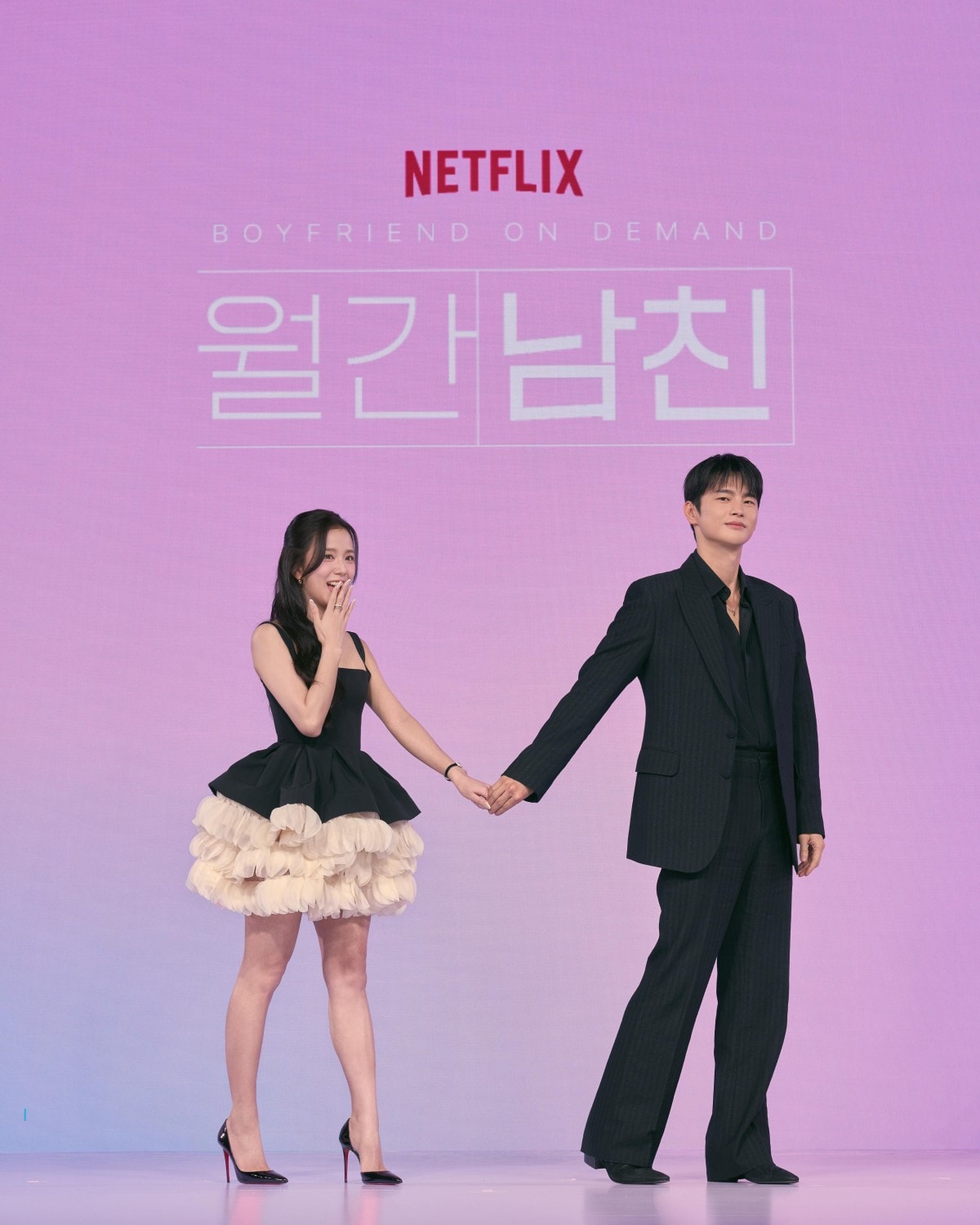 Netflix《訂閱男友》JisooX徐仁國從針鋒相對開始...上演標準「敵人變戀人」路線，曖昧火花一路燒到觀眾心臟！