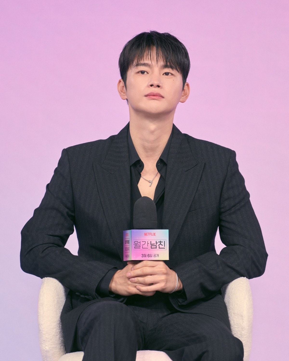 Netflix《訂閱男友》JisooX徐仁國從針鋒相對開始...上演標準「敵人變戀人」路線，曖昧火花一路燒到觀眾心臟！