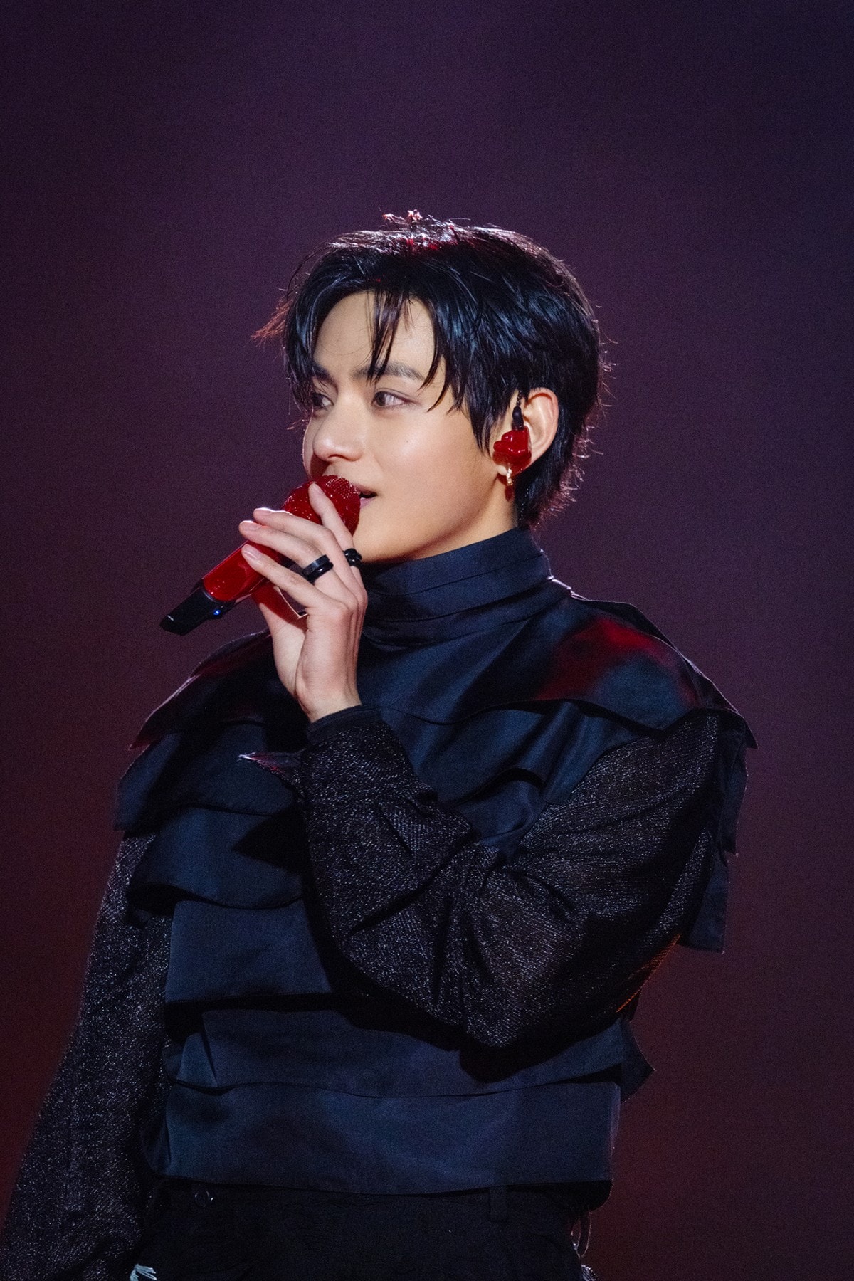 BTS_V_LivePerformance