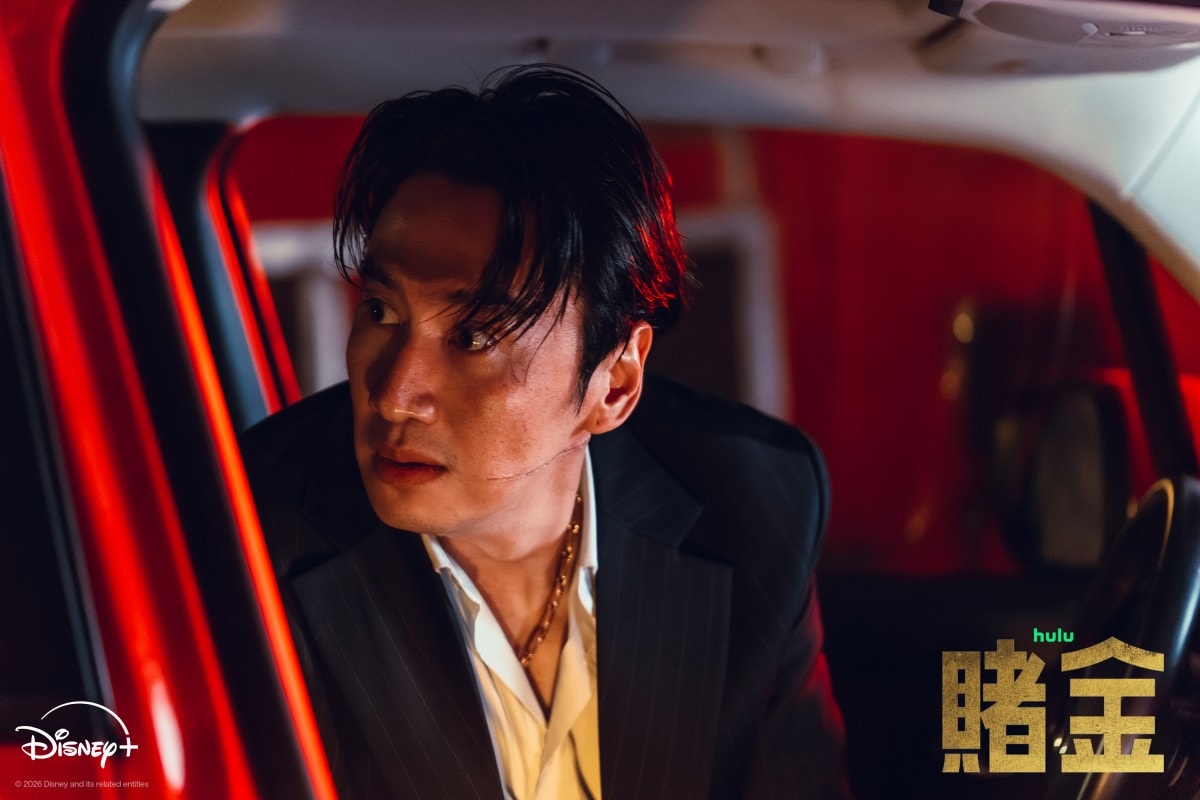 《賭金》朴寶英徹底黑化…持槍逃亡!對嗆童年玩伴金聖喆喊:殺了你!李光洙化身瘋狂黑幫奪命追殺「趙Line」兄妹開戰 - 第3張圖 Disney+犯罪驚悚韓劇《賭金》朴寶英、金聖喆