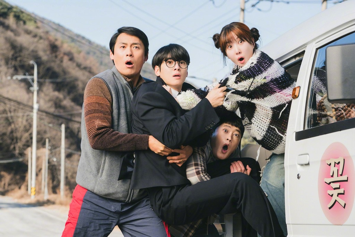 Netflix英雄韓劇《超能路人甲》朴恩斌變身「城市災難製造機」!攜手車銀優組「官方邊緣人」拯救世界 - 第2張圖 Netflix《超能路人甲》車銀優、朴恩斌、崔代勳、林成宰海報