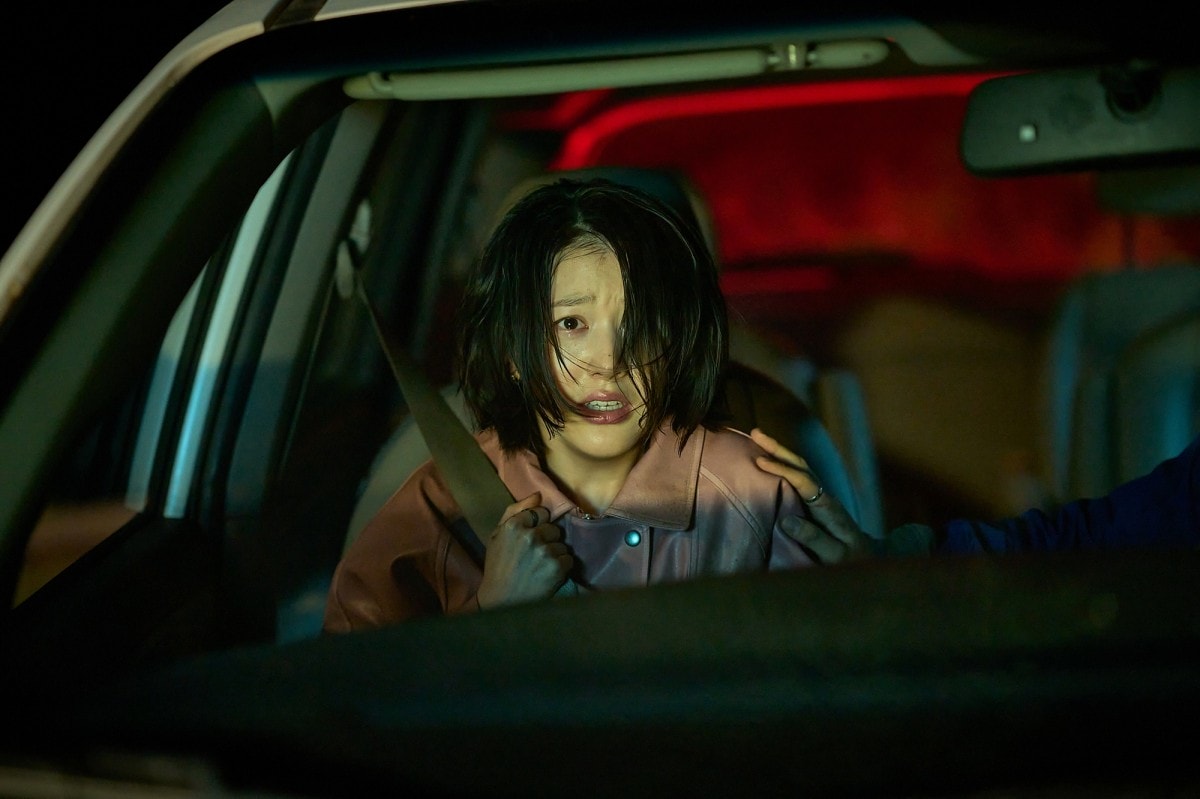 《殺木池：鬼水禁地》「IVE」張員瑛親姊張多皒飾演的角色經營恐怖影音頻道，她很希望自己拍的影片能獲得流量