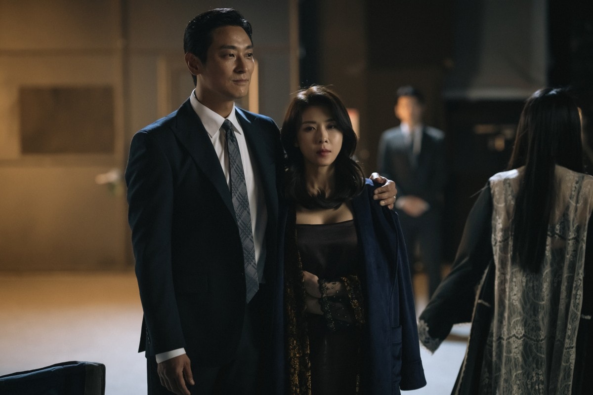 《權慾之巔 Climax》第9集激烈強吻戲:朱智勛坦言怕傷到河智苑:「害她骨折怎麼辦?」當被問到與另一半是否會保有秘密時…朱智勛&河智苑這樣回! - 第3張圖 朱智勛X河智苑《權慾之巔 Climax》大結局