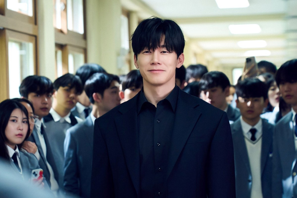 【2026 Netflix 6月片單推薦】蘇志燮《金特務:本色回歸》、金武烈《鐵拳教育》、孔明《人夫總動員》、崔顯旭《末行手記》眾男神新作登場! - 第2張圖 Netflix韓劇《鐵拳教育》6/5