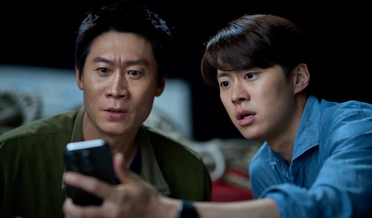 【2026 Netflix 6月片單推薦】蘇志燮《金特務:本色回歸》、金武烈《鐵拳教育》、孔明《人夫總動員》、崔顯旭《末行手記》眾男神新作登場! - 第9張圖 Netflix電影《人夫總動員》6/19