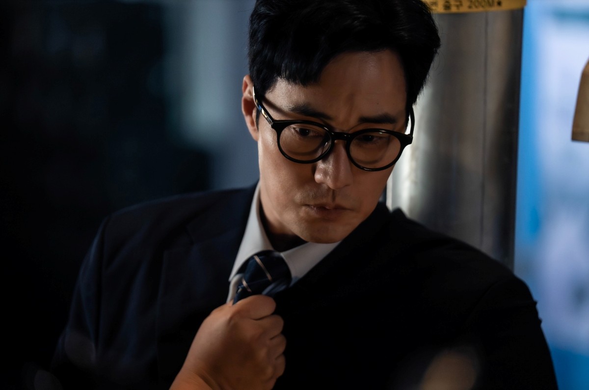 【2026 Netflix 6月片單推薦】蘇志燮《金特務:本色回歸》、金武烈《鐵拳教育》、孔明《人夫總動員》、崔顯旭《末行手記》眾男神新作登場! - 第13張圖 Netflix韓劇《金特務:本色回歸》6/26