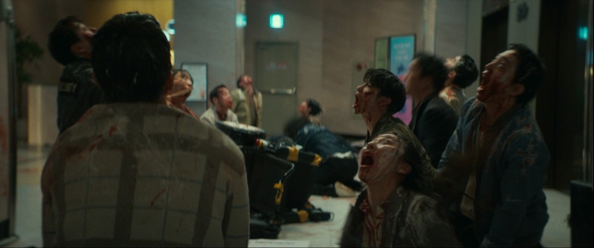 《屍速禁區》全智賢大讚喪屍演員超帥氣！