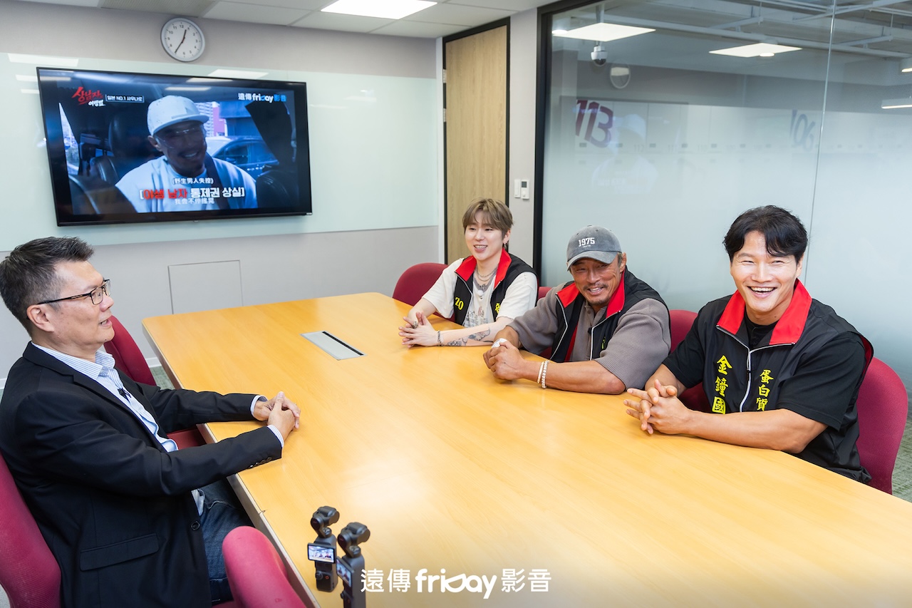 《真男人的旅行法》遠傳電信娛樂事業營運長蔡俊榮與秋成勳、金鐘國、ZICO歡喜對談