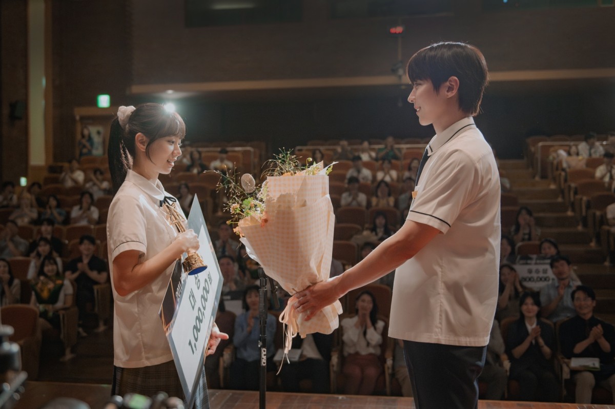 青春成長劇《給你夢想》7/13首播!黃寅燁35歲再披校服回歸!搭檔李惠利共譜追愛羅曼史!發豪語朝著「最佳情侶CP獎」奔去! - 第3張圖 青春成長劇《給你夢想》7/13首播!黃寅燁、李惠利共譜初戀重逢羅曼史!